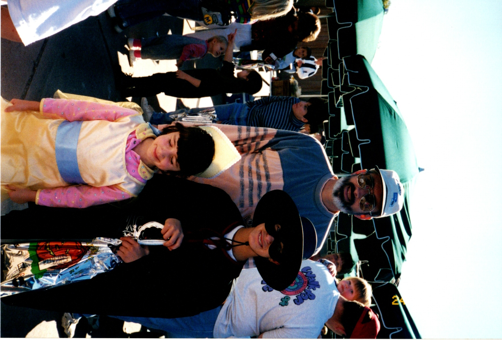 ./1998/18 - October/img06272020_740.jpg